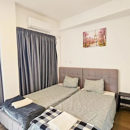 Downtown Rooms, 200m From Marina Privatunterkunft Larnaka