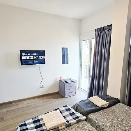 Downtown Rooms, 200m From Marina Larnaca