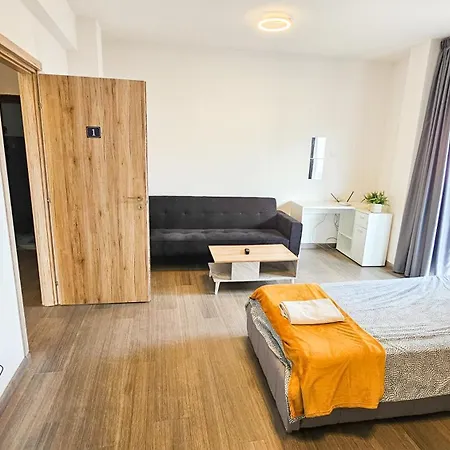 Privatunterkunft Downtown Rooms, 200m From Marina