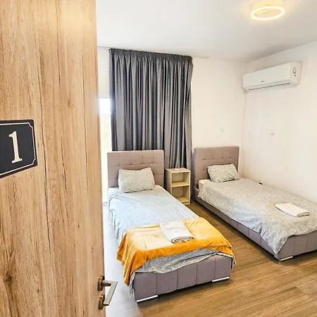 Downtown Rooms, 200m From Marina Privatunterkunft Larnaka