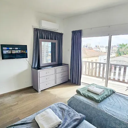 Privat bolig Downtown Rooms, 200m From Marina Larnaca