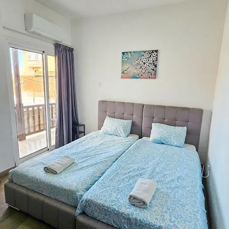 Privat bolig Downtown Rooms, 200m From Marina *