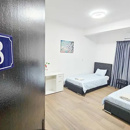 Privatunterkunft Downtown Rooms, 200m From Marina
