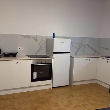 Privatunterkunft Downtown Rooms, 200m From Marina *