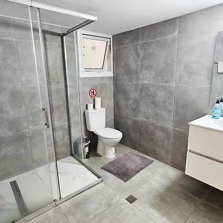 Downtown Rooms, 200m From Marina Privat bolig