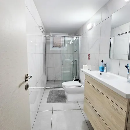 Downtown Rooms, 200m From Marina
